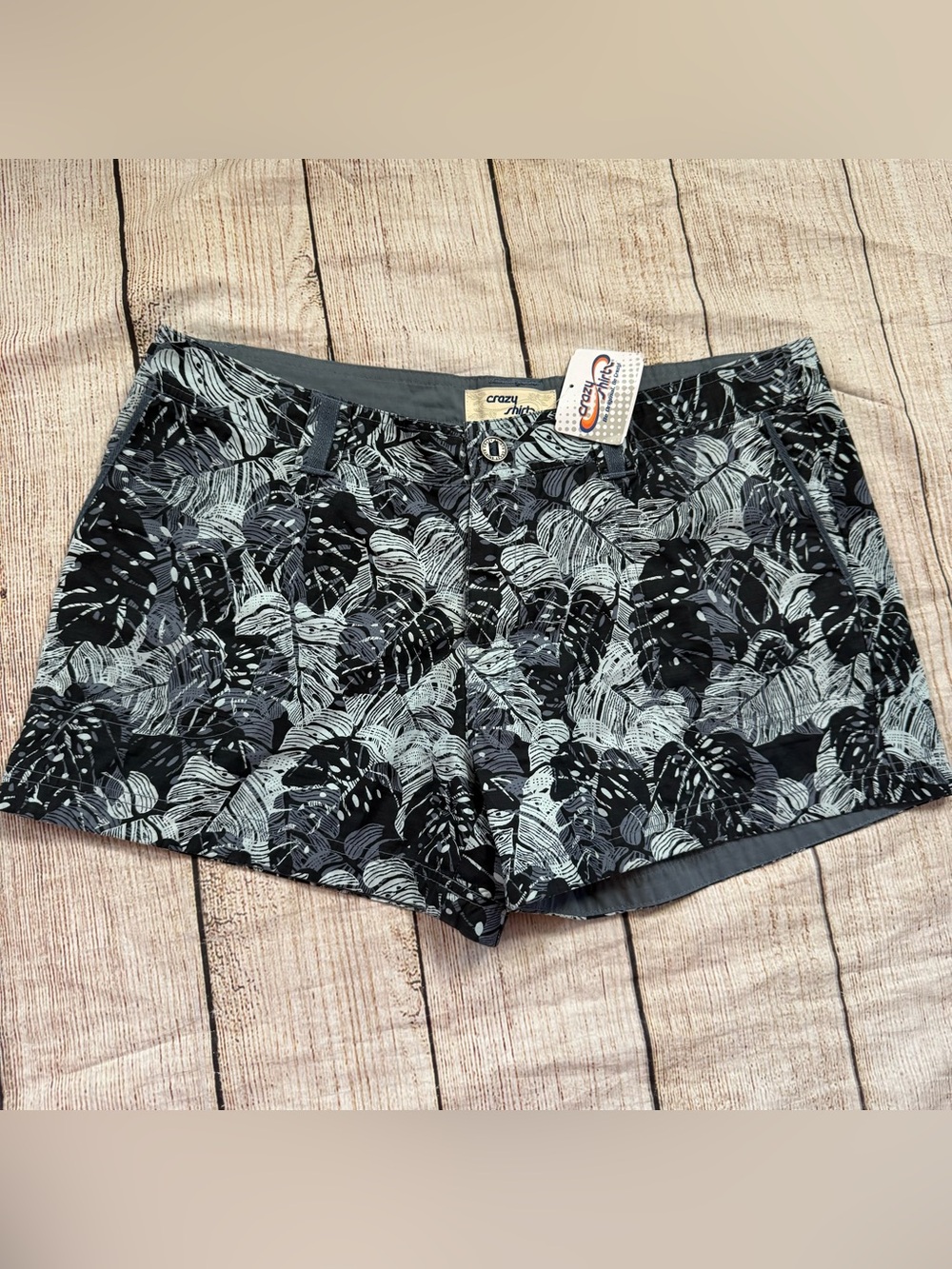 Crazy Shirts NEW Women’s Shorts blue gray floral size 14